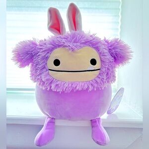 🐰👣NWT 8” Dilka, the Easter Bigfoot, Original Squishmallow👣🐰